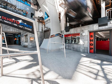 A modern sports area with signs for rental and shop. The environment is bright and invites activities.